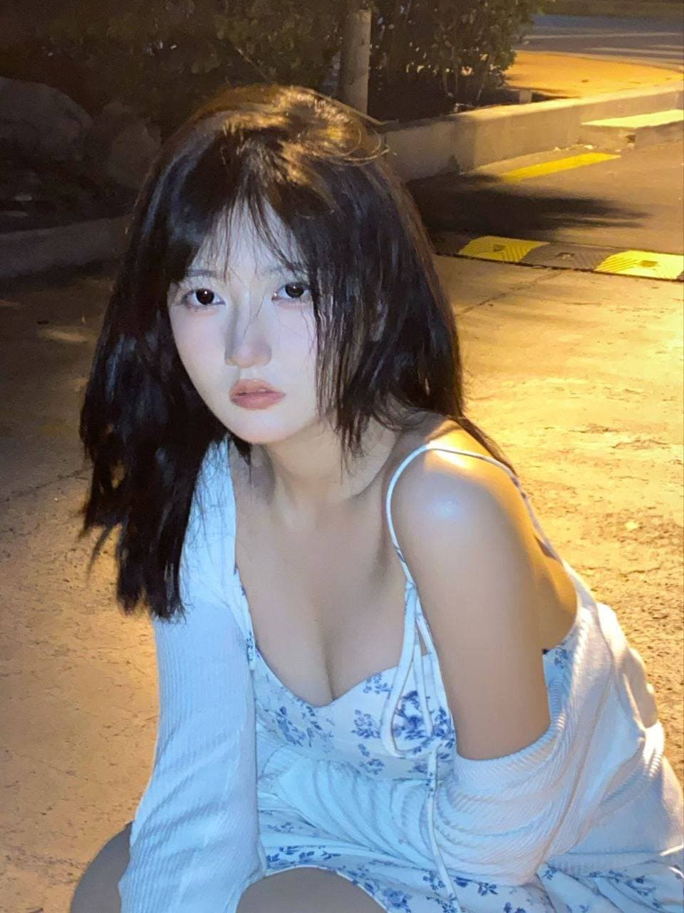 Click to view full size Beautiful Asian secretly does outcall