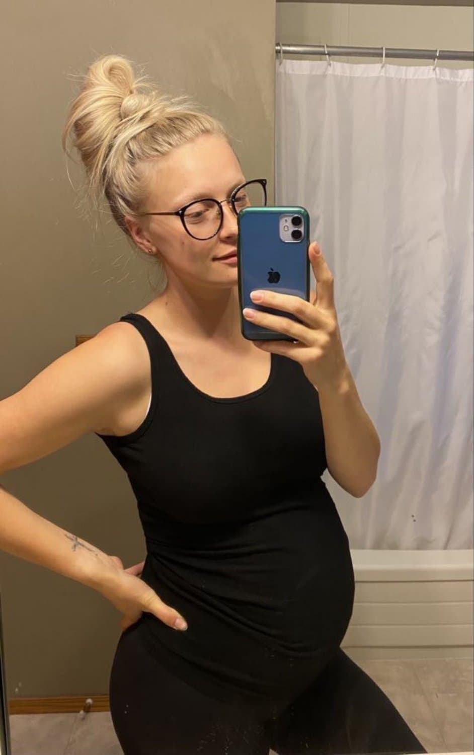 27yo MILF webslut Brooklyn E Albert Canada submitted herself!! To be famous and everywhere