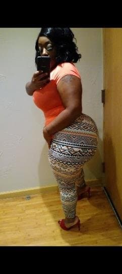 THICK BiG BOOTY MATURE EBONY MOM. MILF COUGARS phone leaked real camera roll