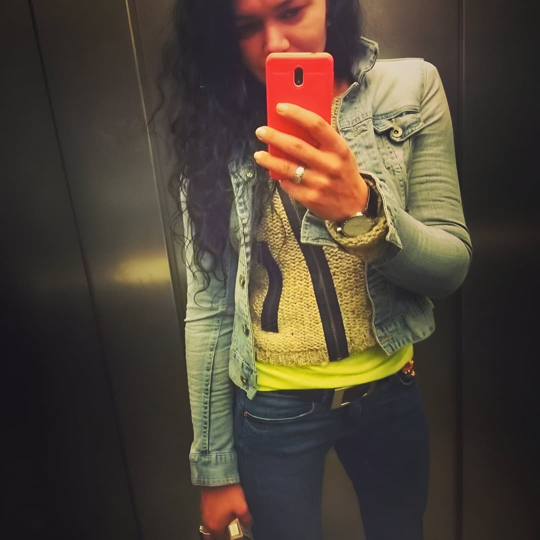 Click to view full size German Lara R. filthy milf slut soon maybe camshows