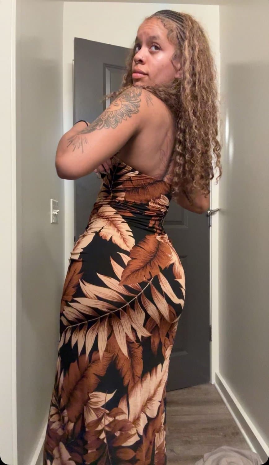 tahti shaking her little bubble booty in tight dress