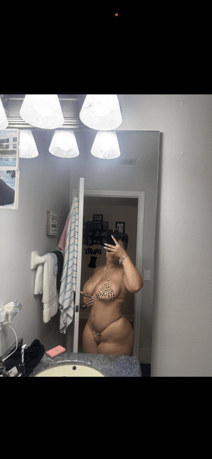 Thick ass white girl