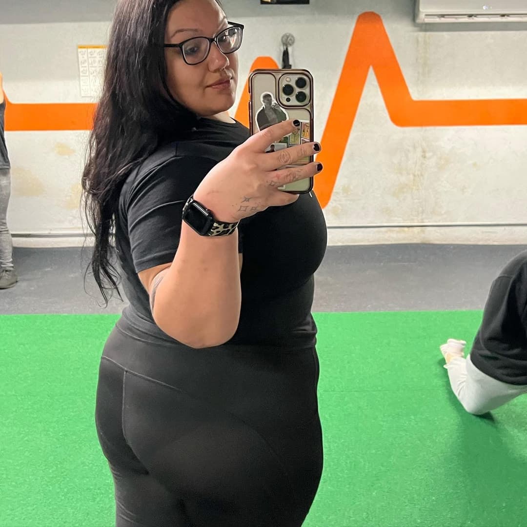 Click to view full size Fat BBW hoe loves showing her big tits and body she sucks dick so good