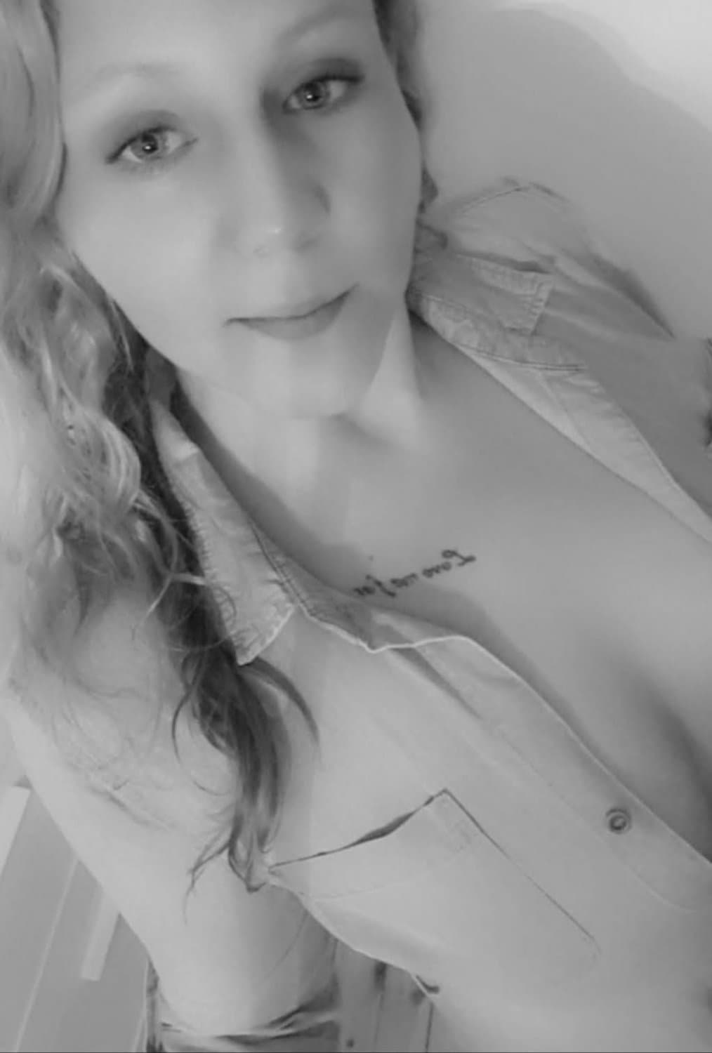 Yvonnethemilf (found my moms nudes in her early 30s)