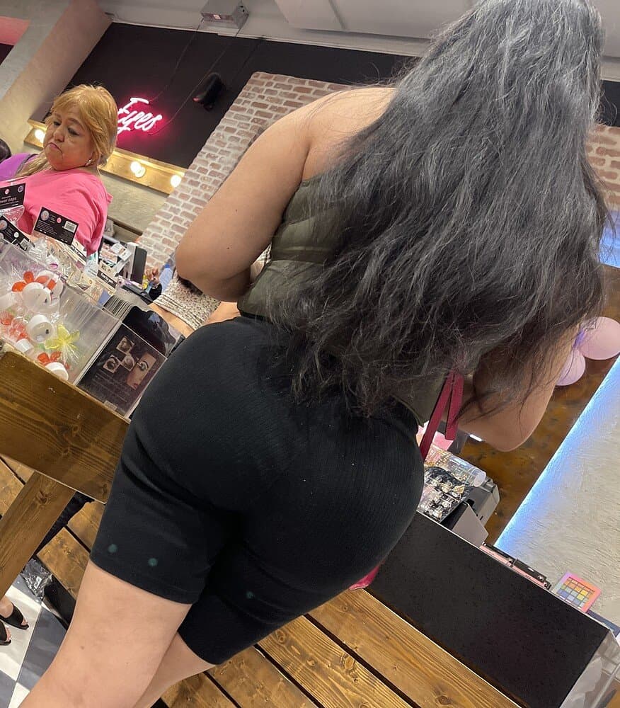 Thick Latina Milf In A Bookstore