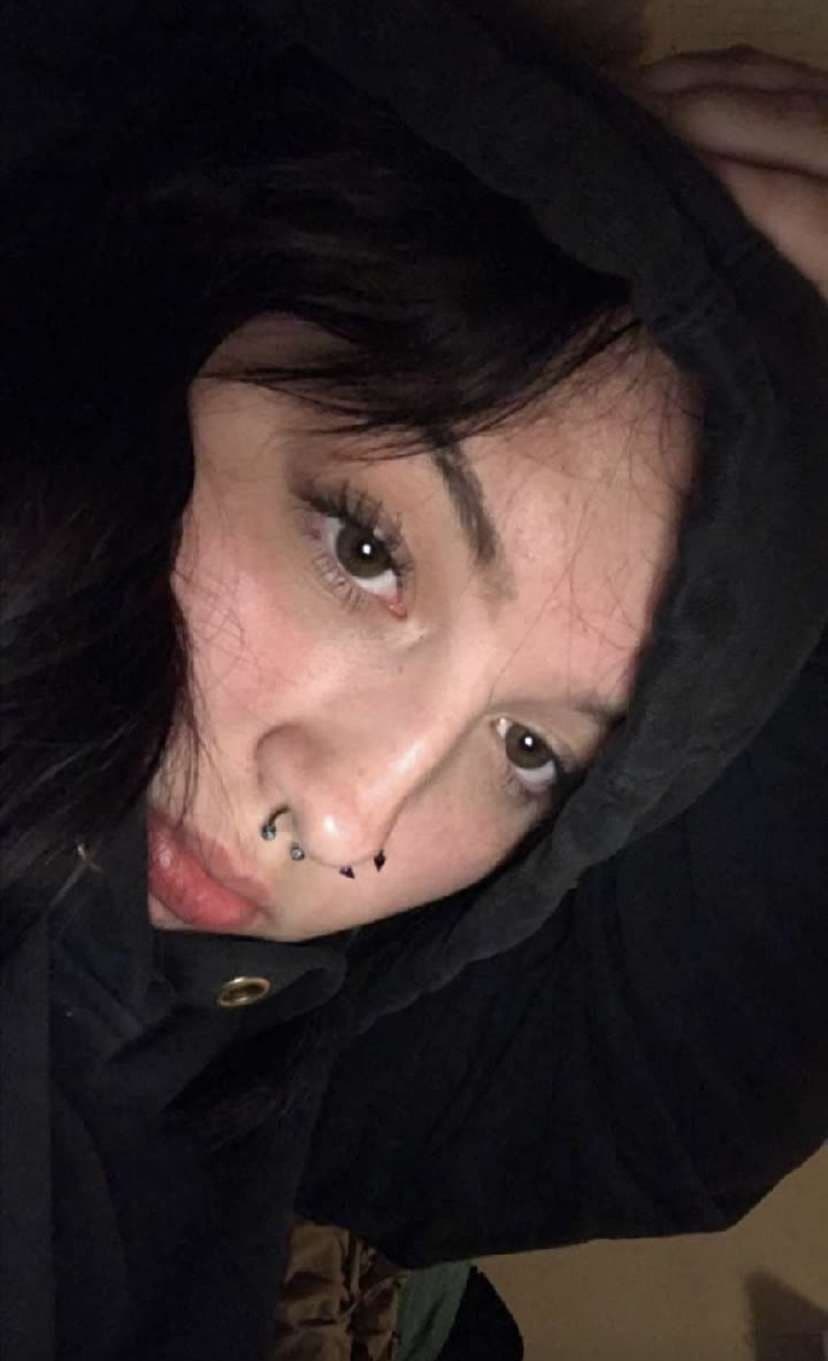 Hey every one add this account. She’s an irl. If we get her to 100 followers said shell show body