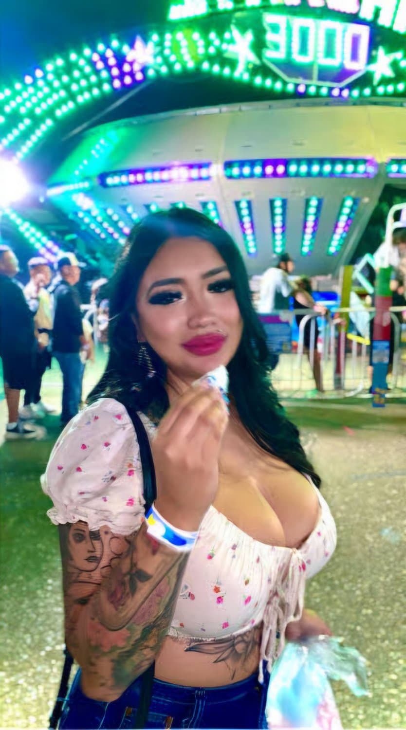 Thick Busty latina Daniella