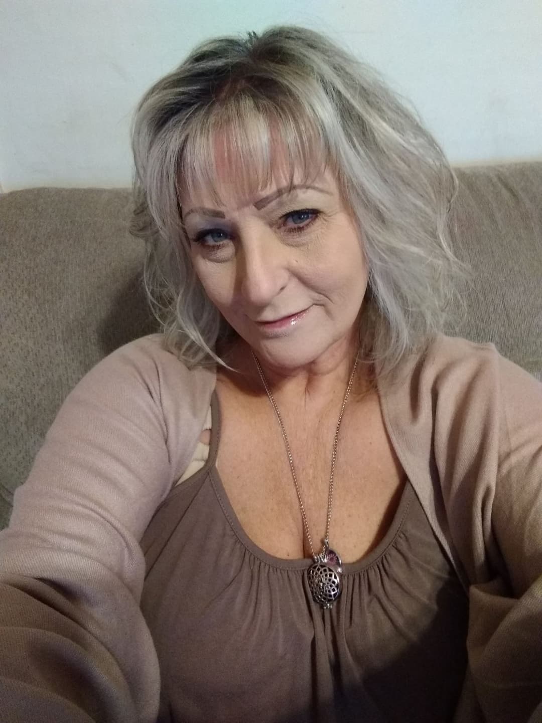 Stupid whore Pamn Ghosted me because i wouldnt give her money lol