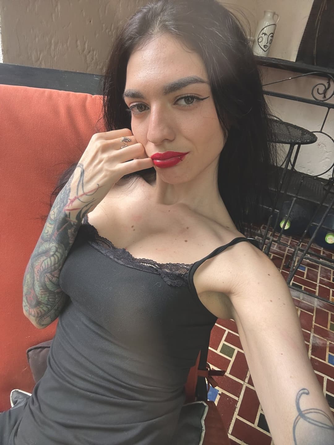 Click to view full size I’m a real woman, with clear limits and a strong presence