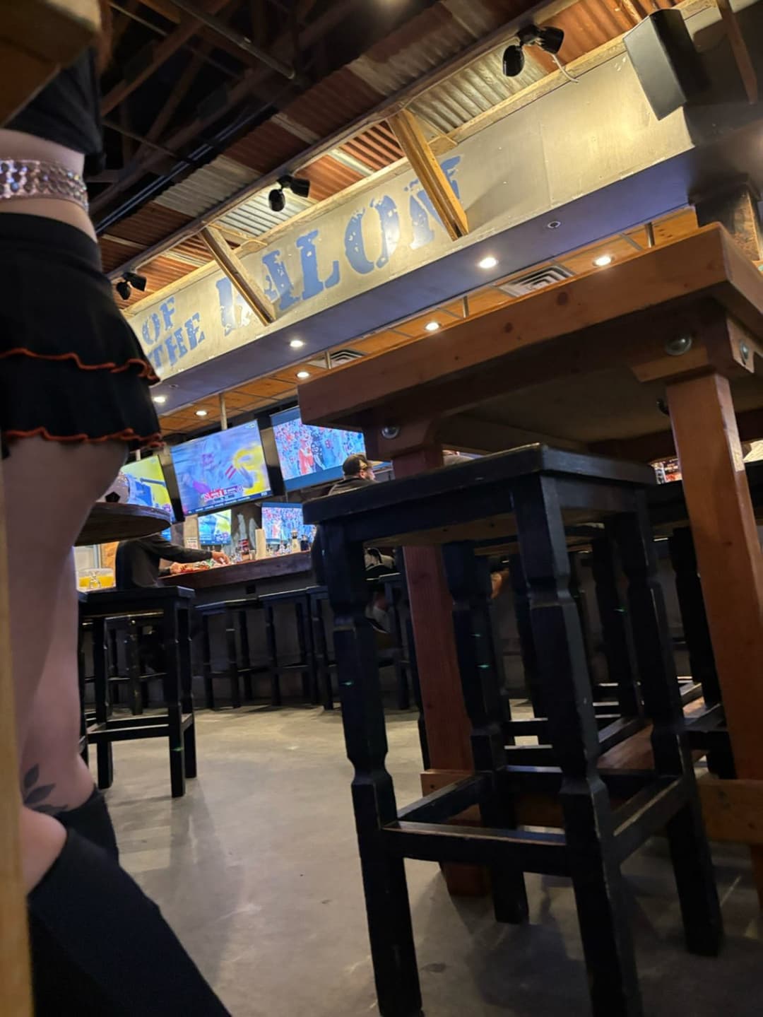 I wanted to grab on dis hoes ass so bad??