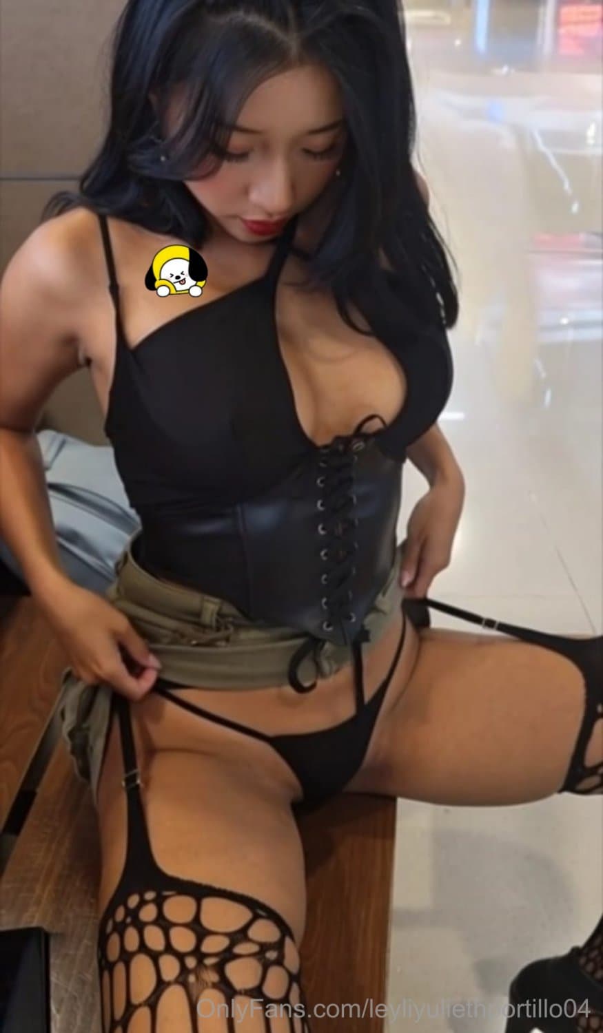 Leyli Yulieth Portillo exibicionismo en público en plaza comercial ?