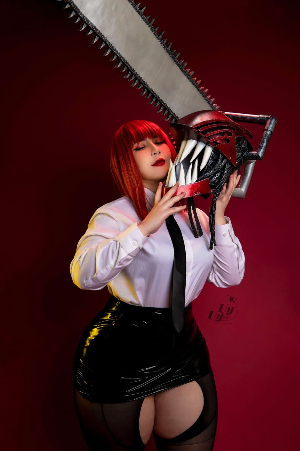 Thicc Ass Makima Cosplayer