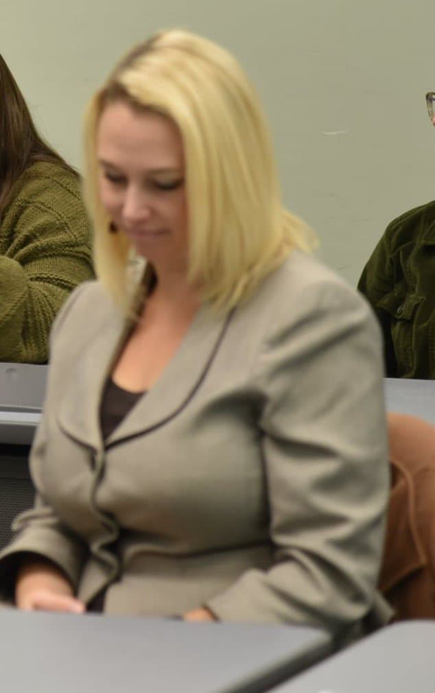 Cast your vote for the best tits at Mardi Gras from this busty j u d g e!