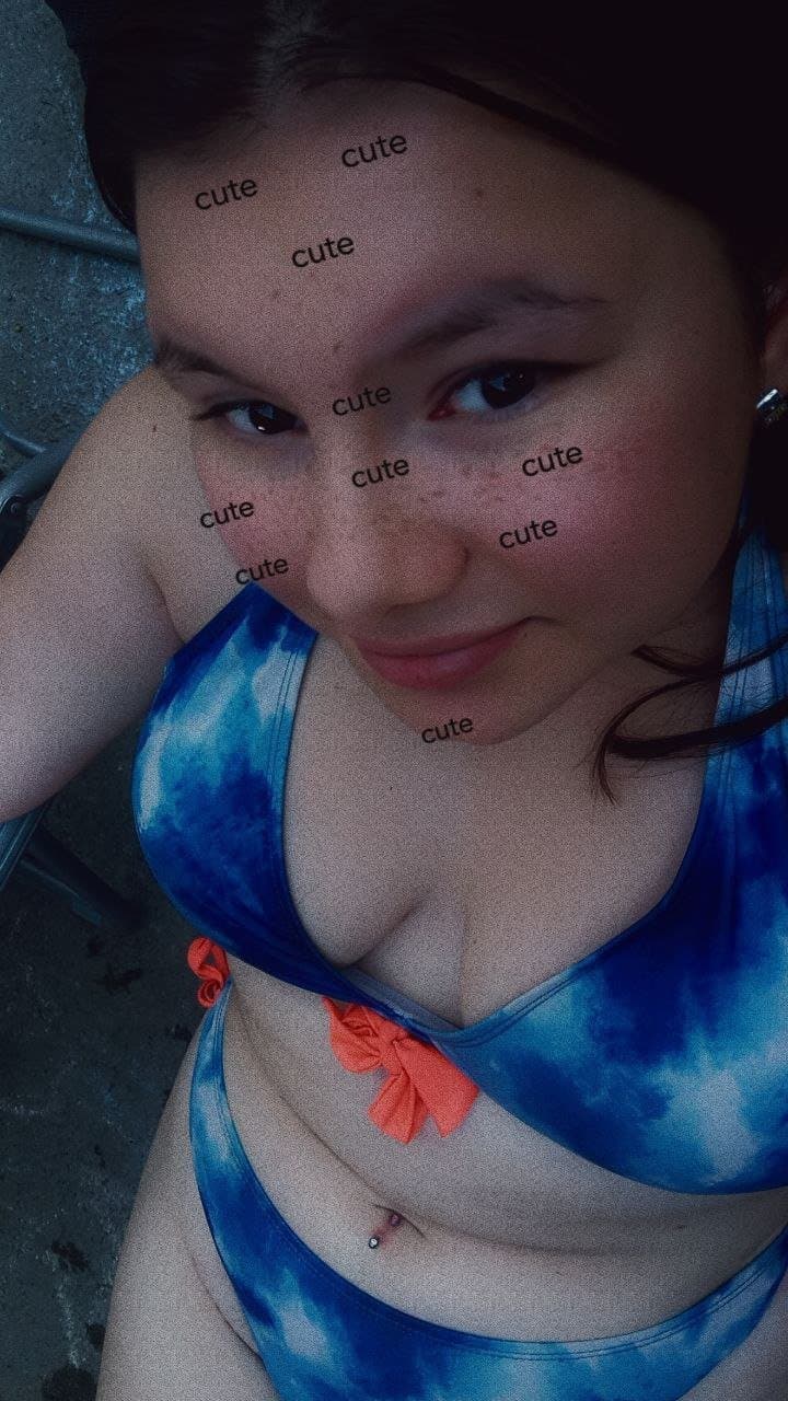 Deutsche dicke BBW Samantha Wolf präsentiert ihren Körper im Bikini