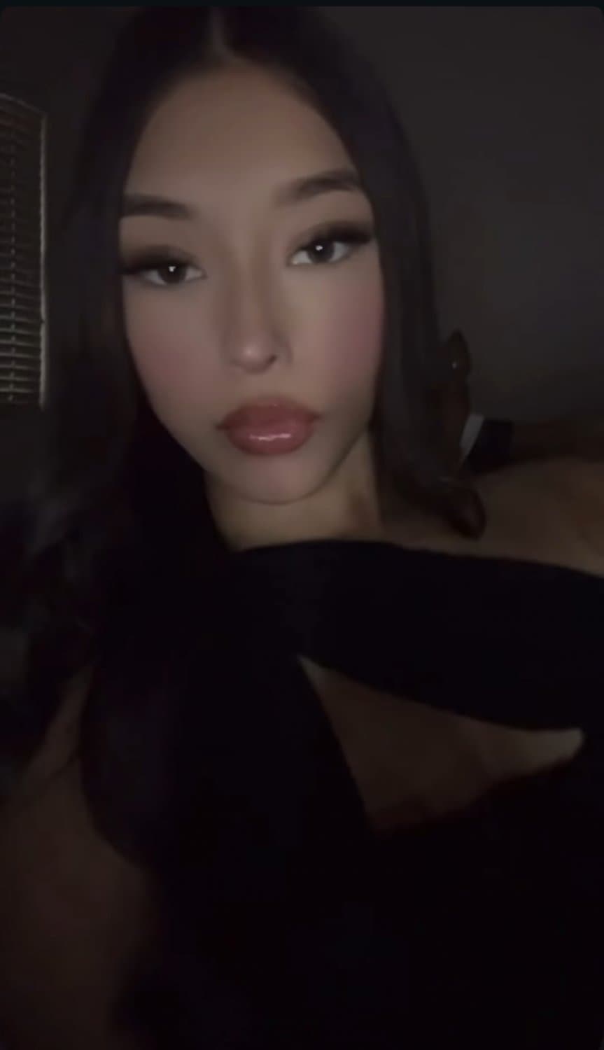 Jewels irl sexy Latina