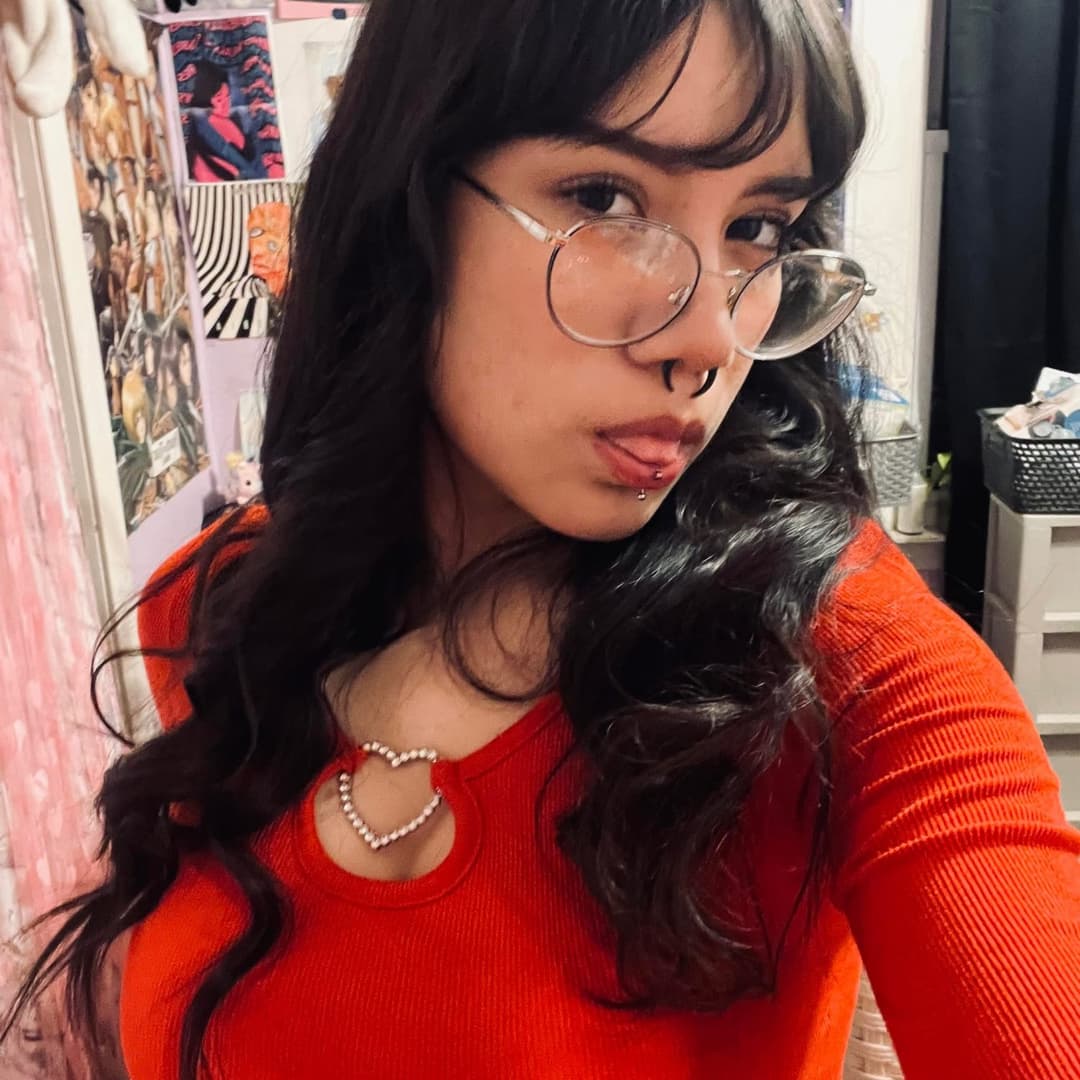 20 year old chicago nerd emo slut is hiding a big secret lol can’t hide those big juicy tits forever