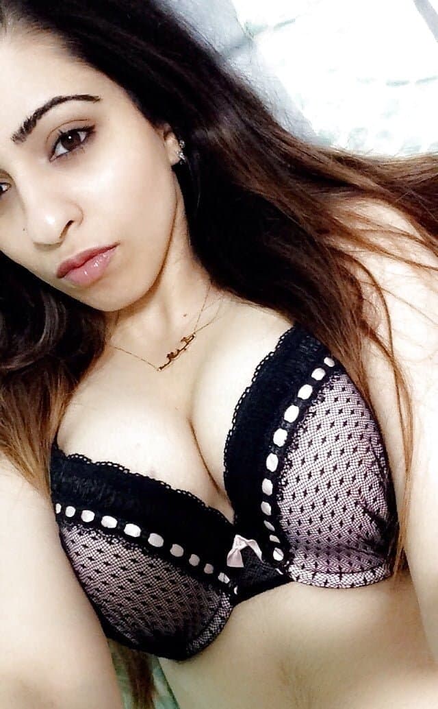 Hot Beautiful Desi Indian Slut Nude Selfie Leaks