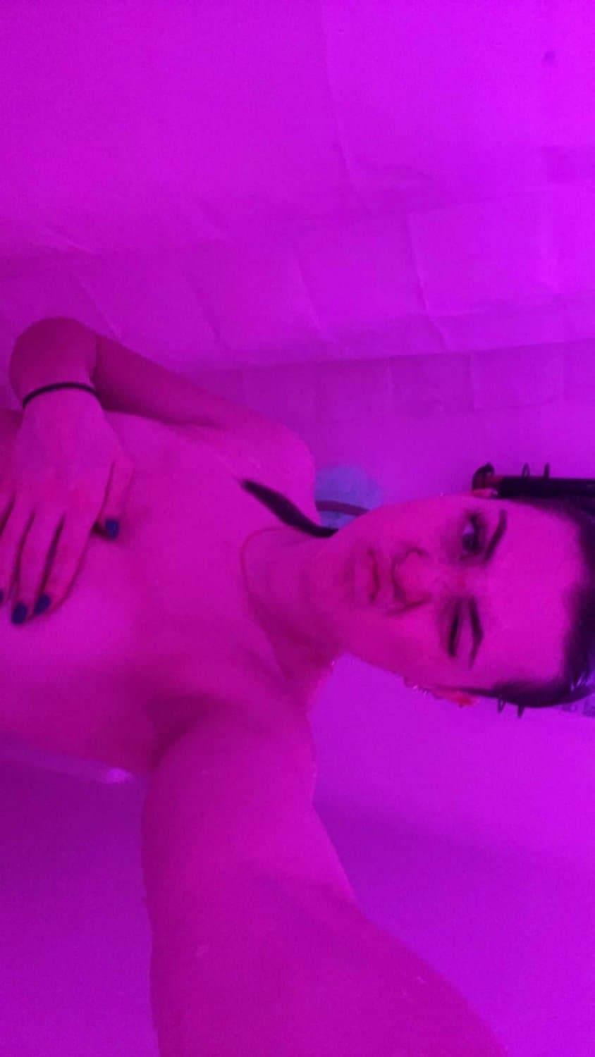 Sexy country girl takes backshots