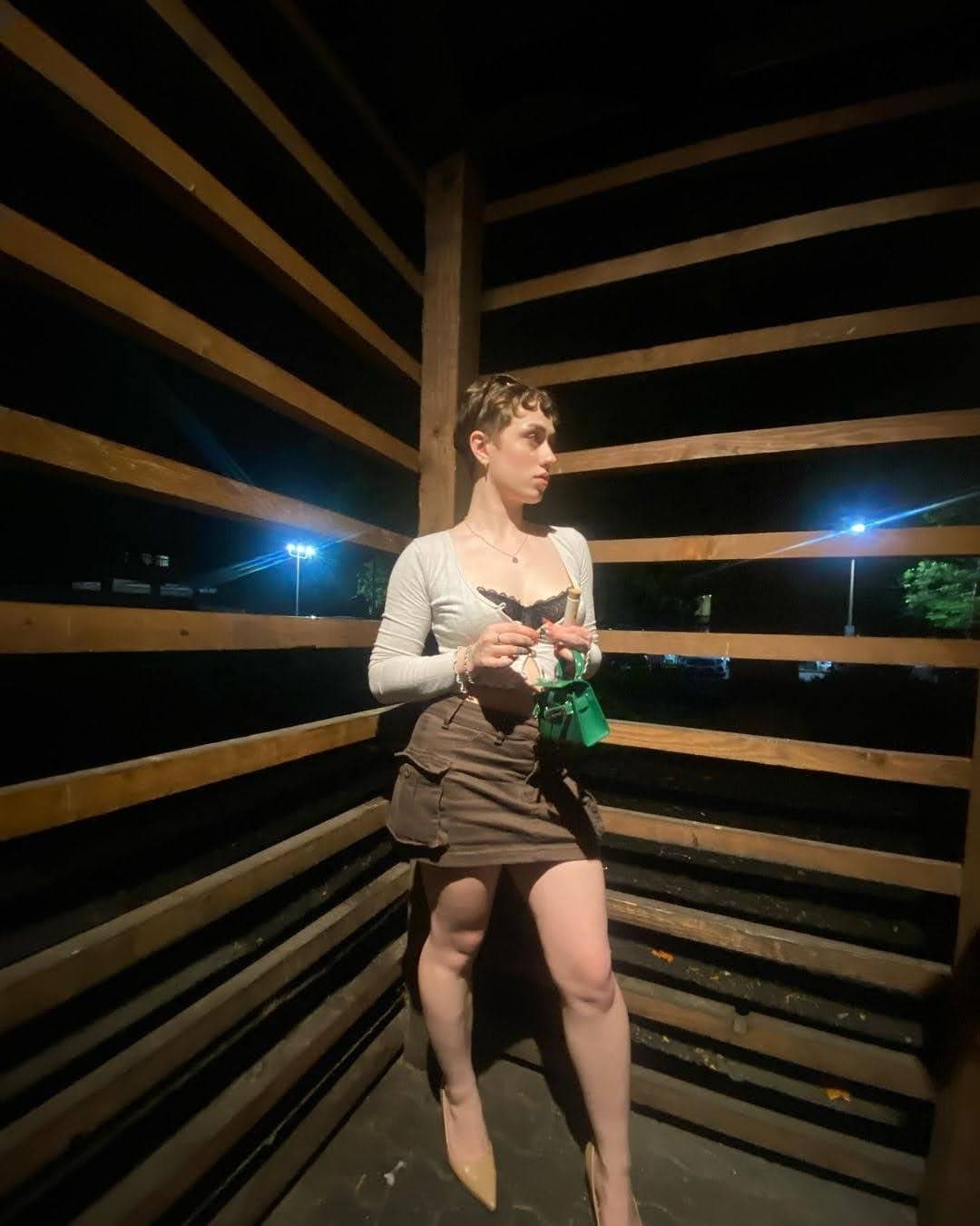 The wonderful slut Hailey Jade squirts in her shorts