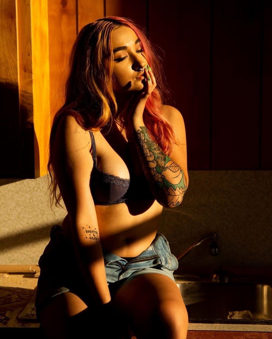 Burlesque dancer 2 early years