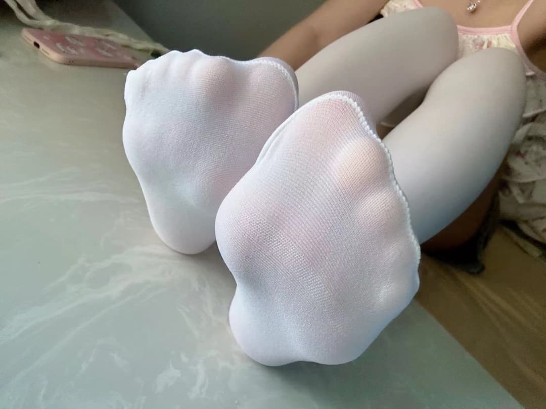 Click to view full size Asian shoes / feet / socks & cum