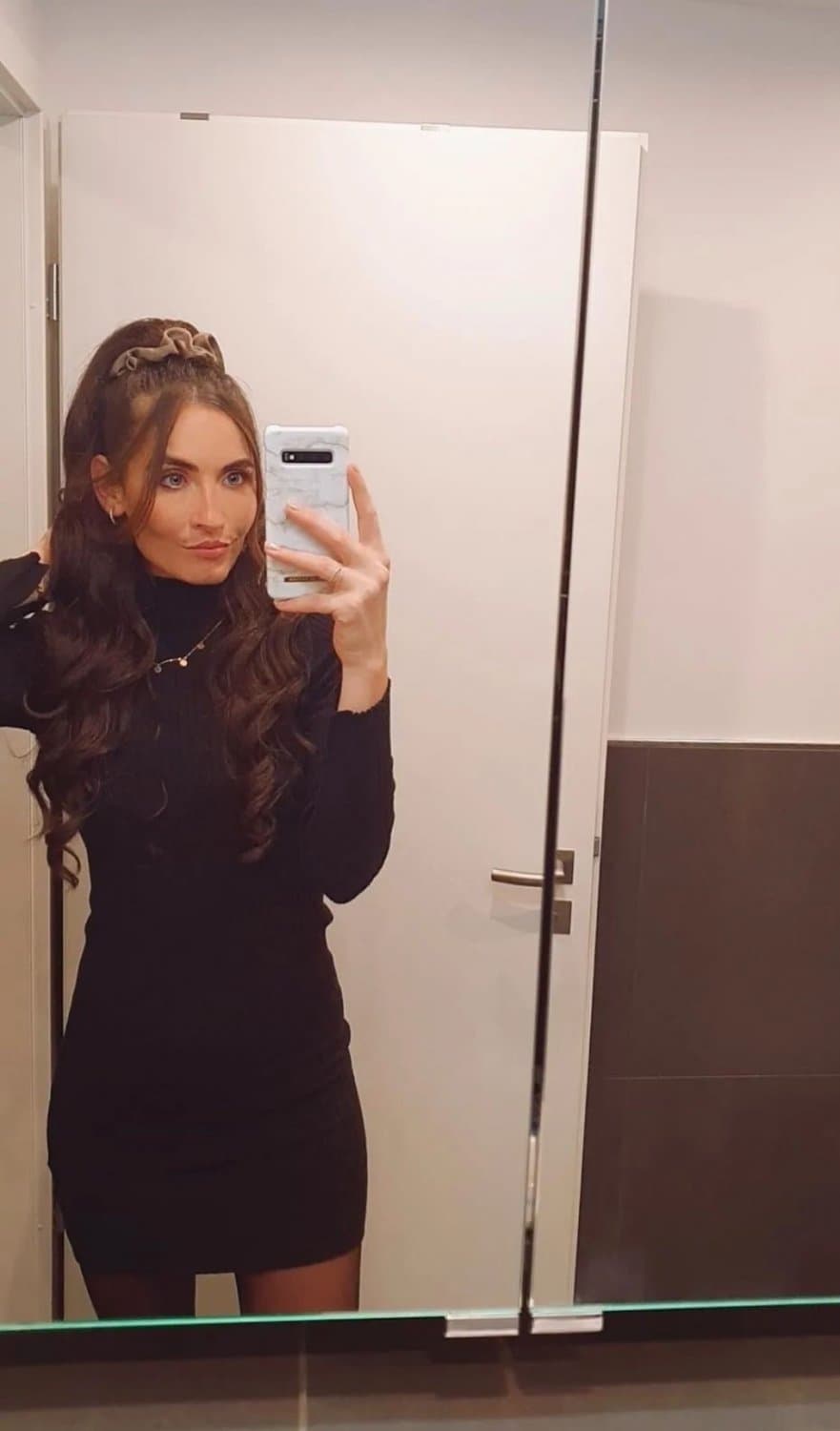 Hot german wife Elisa showed off at the beach