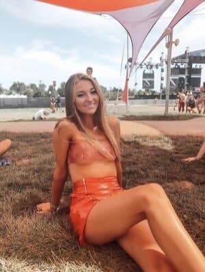 Click to view full size Gorgeous Rich HS Teen Bimbo Thought Nobody Would See Her Porn