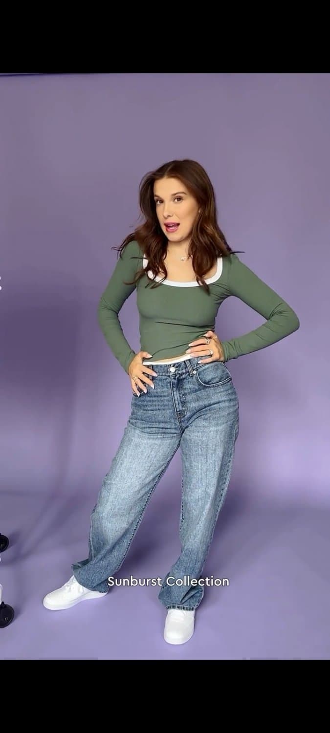 Click to view full size Deu até para ver os peitinhos mucho dela que tesão tão aproveitando no máximo seu corpo