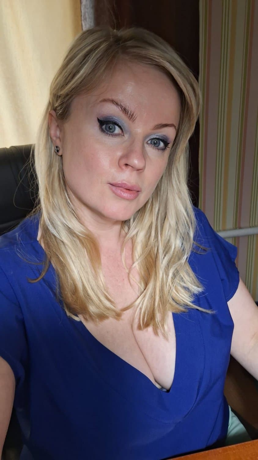 Office Milf Claudia T is so horny. Comments welcome.