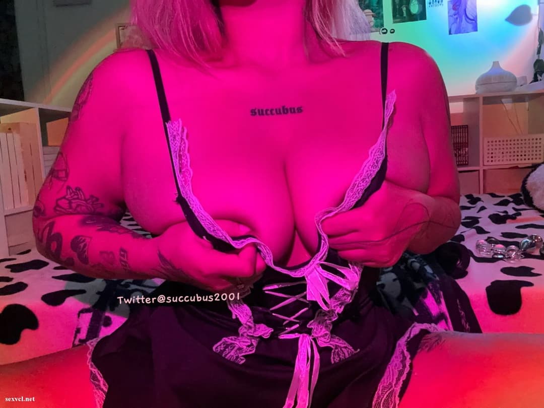 Click to view full size Vietnamese Twitter succubus2001 nude leaked 039