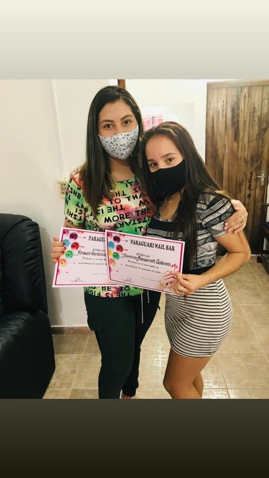 salinas_monserrat con falda de cuero