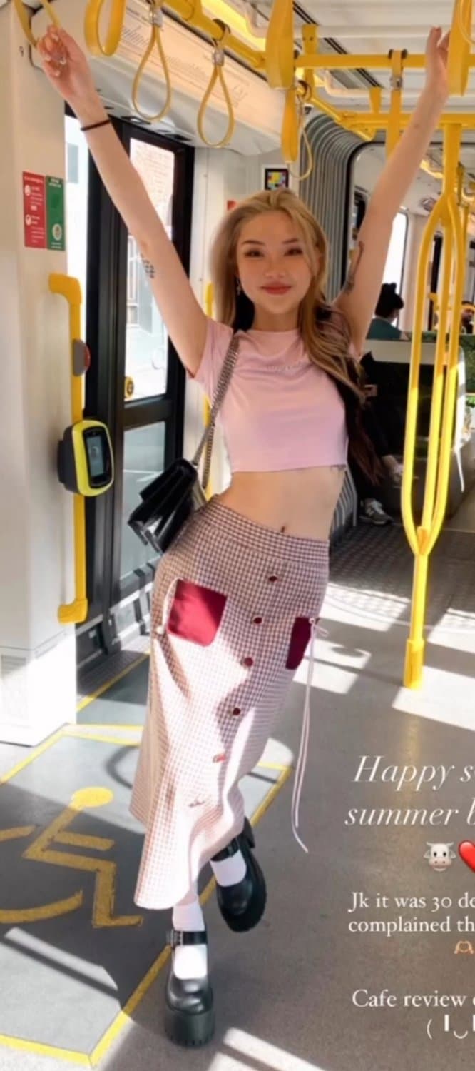 Hot BN chinese social media model