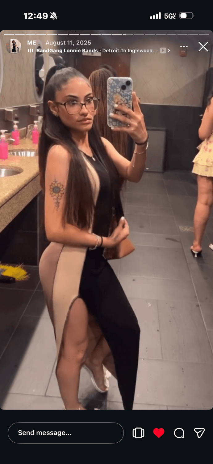 Sexy Chicago Latina slut ??? anybody got this slut? Dm