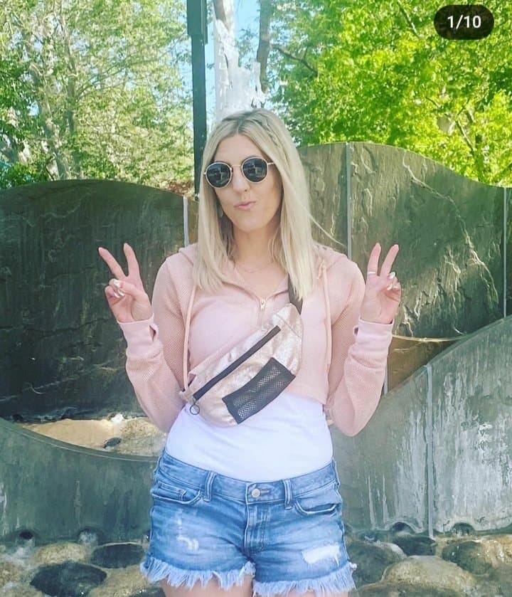 Leave nasty comments and she will post nudes