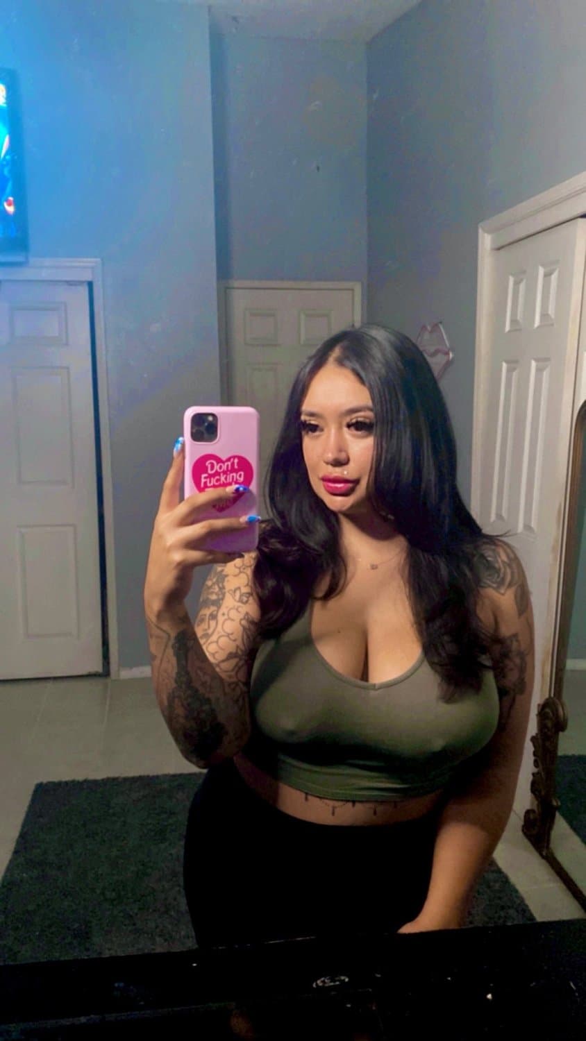 Thick Busty latina Daniella