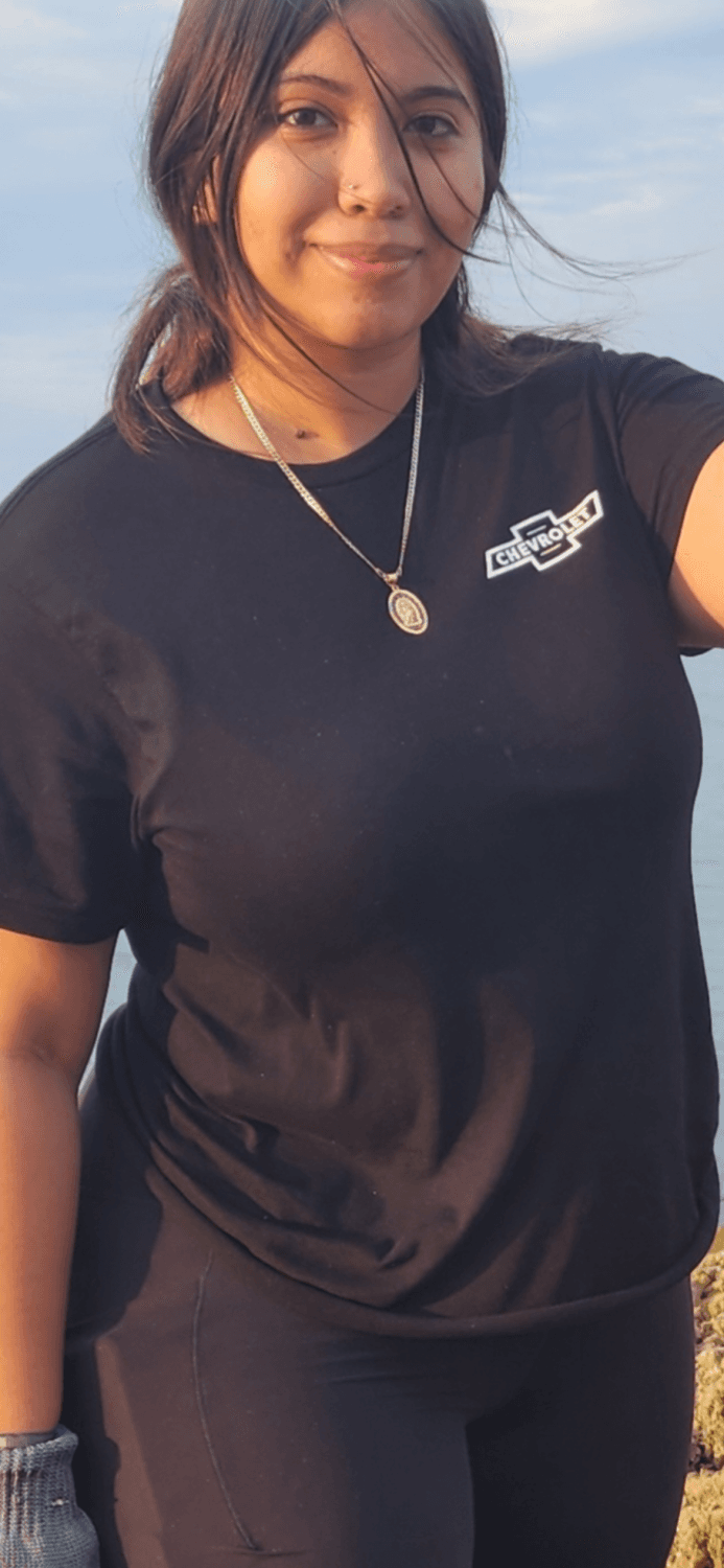 She wants everyone including girls to finger her under her leggings