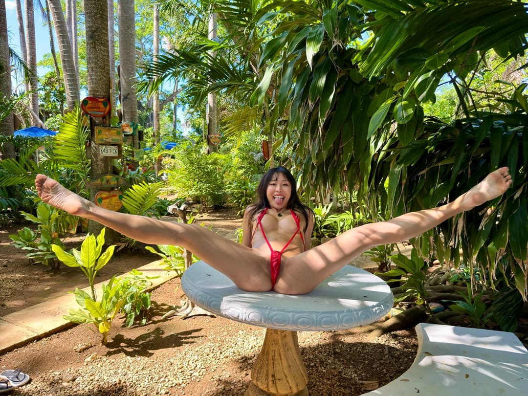 Walking around barefoot and showing off her sexy soles at this lush resort