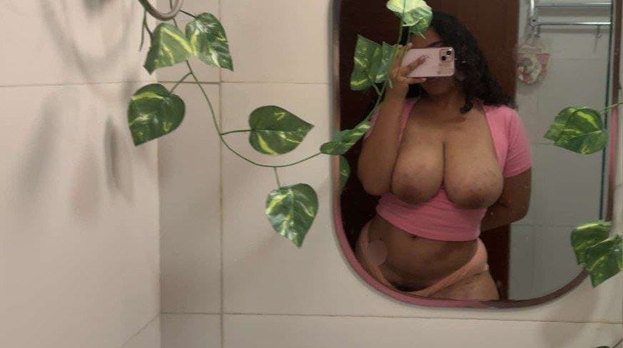 Beautiful Indian Sexy Babe Showing Her Sexy Asshole