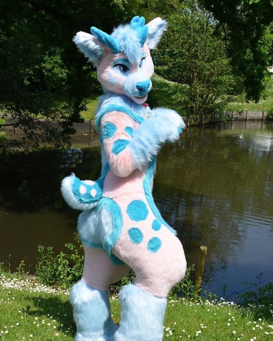 [FURRY] ??? british twink femboy furry with fat ass in deer fursuit (ďêëř_mäġâņ/ďêëřmäġâņäď)