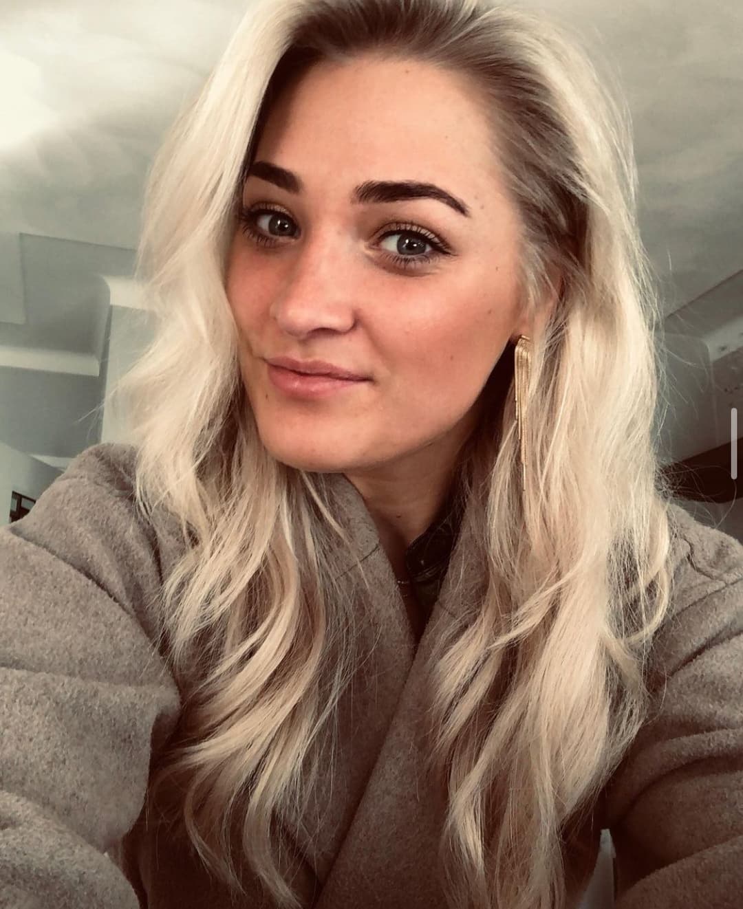 Naughty slut, easy fuck! PM for details.. she loves to whore around