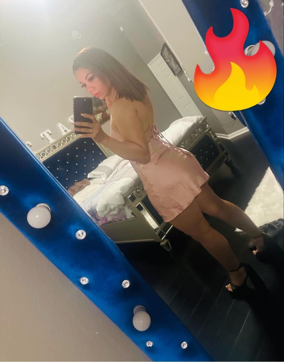 My Sexy Thick Aunt. Help me find her nudes I been looking for her she’s my aunt but damn she got ass