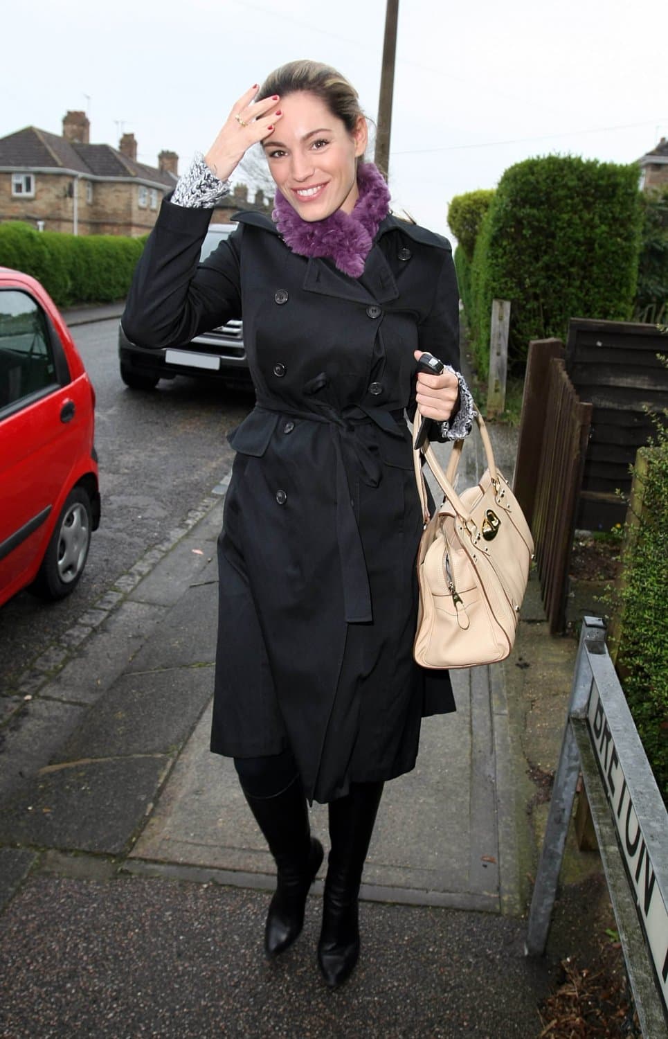 Kelly Brook - Black Knee High Leather Boots