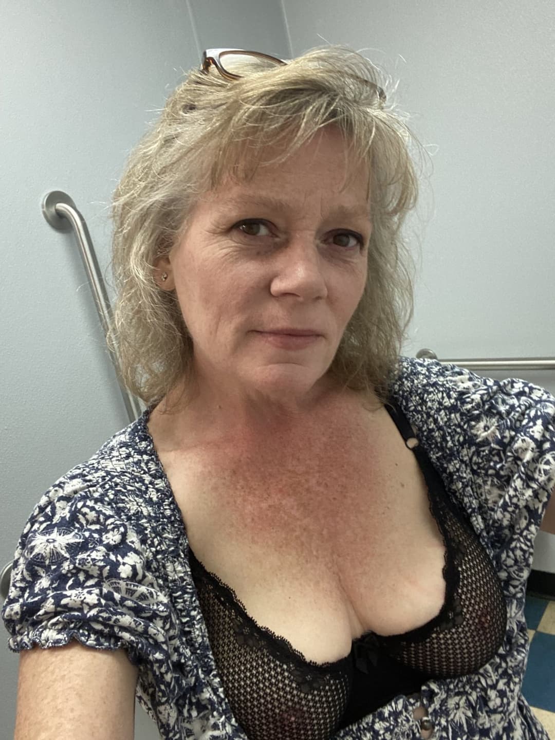 Hotmom sends son naughty vids