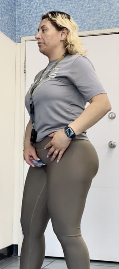 Laundromat Latina BBL MILF Booty in Leggins