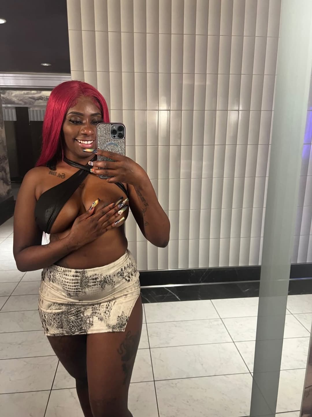 Miami Florida ebony stripper Hennessy Lewis/ billiondollahenn sucking dick and getting backshots