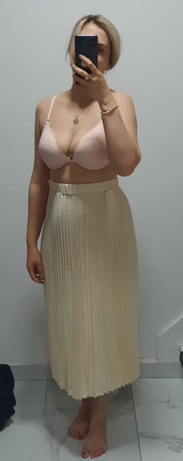 I am sexy beauty teen 24 years hot mom teen put your dik on my albums I show more send privé