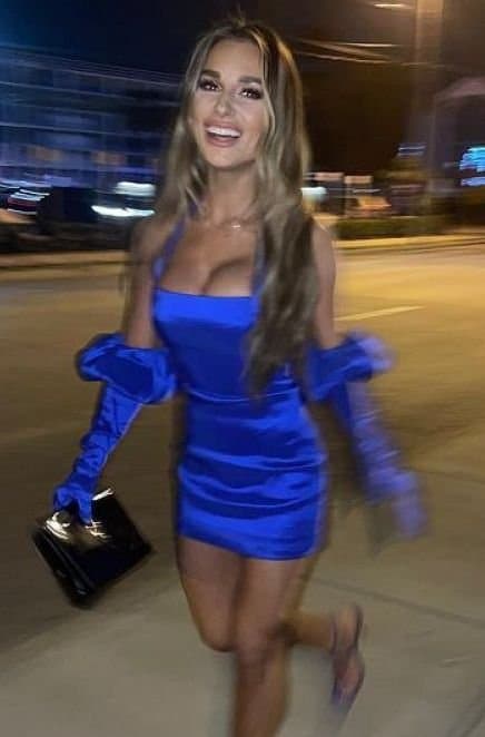 Jessie James Decker Banging Body&Big Luscious Melons and Hot Has Me Leaking for The Milf Beauty ??