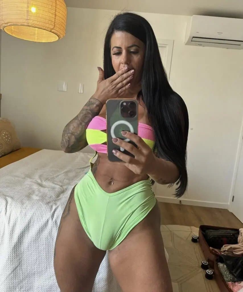 Pampam tomando banho e lavando a Bucetona Grande