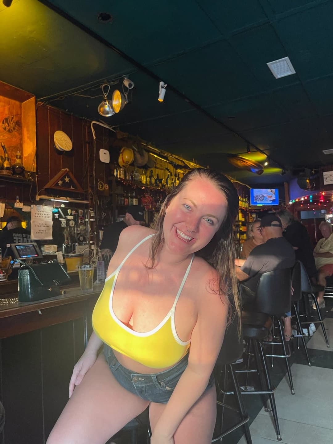 Thick ass white girl