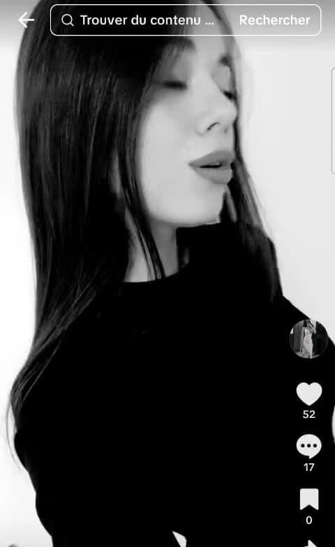 Ma soeur de 21 ans elle est trop belle régalez vous les gars